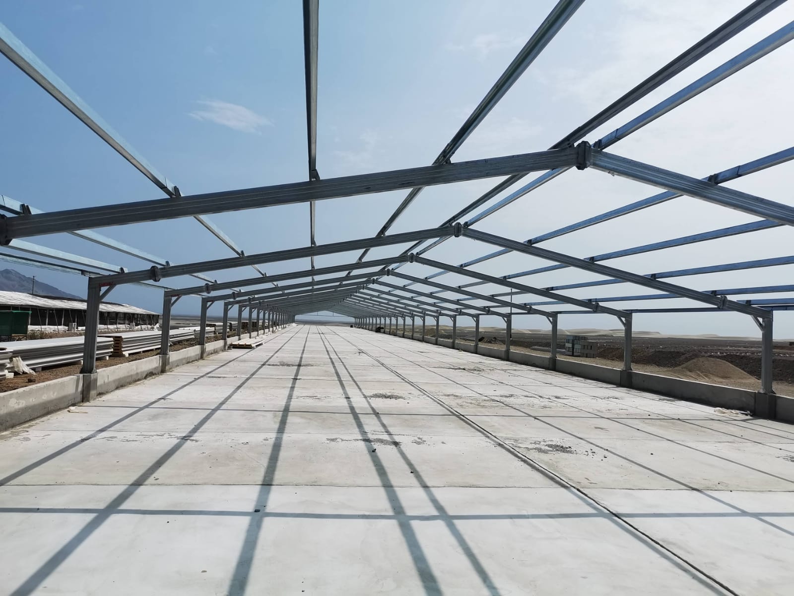 Sistemas de automatización de granjas avícolas, porcinas, ganaderas e industriales.